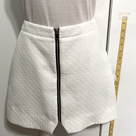 Topshop Zip Up White Geometric Textured Mini Skirt Size US 6 - Picture 6 of 14